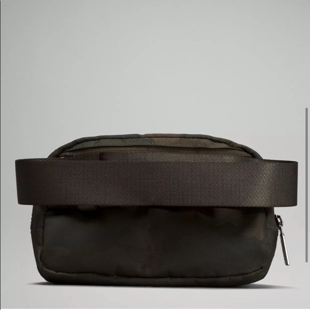 Lululemon Everywhere Belt Bag Camo Crossbody Sling Bag Nwt - Picture 7 of 8